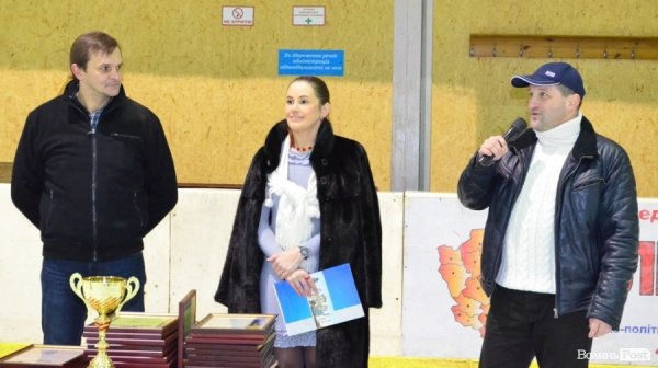 За підтримки УДАРу на Волині визначили кращих хокеїстів. ФОТО*