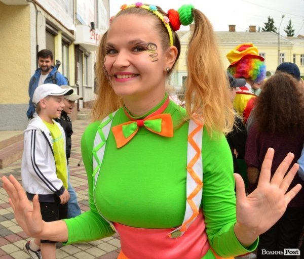 Із цигарками у Луцьку боролися цукерками та розвагами. ФОТО