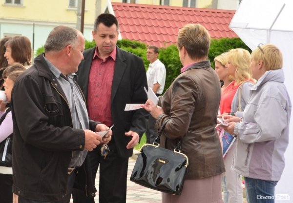 Із цигарками у Луцьку боролися цукерками та розвагами. ФОТО