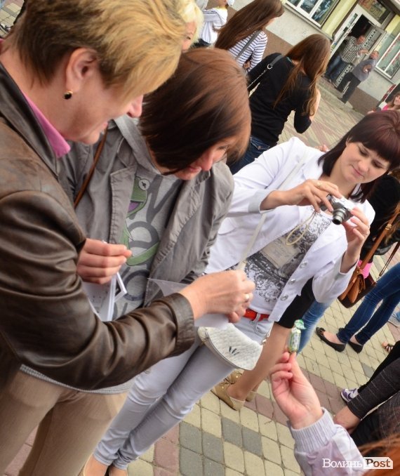 Із цигарками у Луцьку боролися цукерками та розвагами. ФОТО