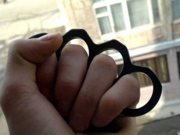 У Луцьку судили неповнолітню студентку, яка кастетом побила дівчину