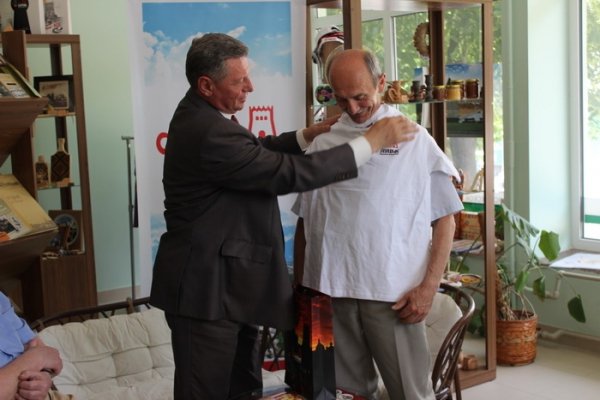 Луцьким бібліотекам подарували краєзнавчу літературу. ФОТО