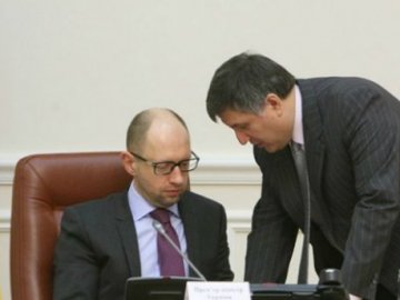 Яценюк звільнив одразу двох заступників Авакова. ФОТО