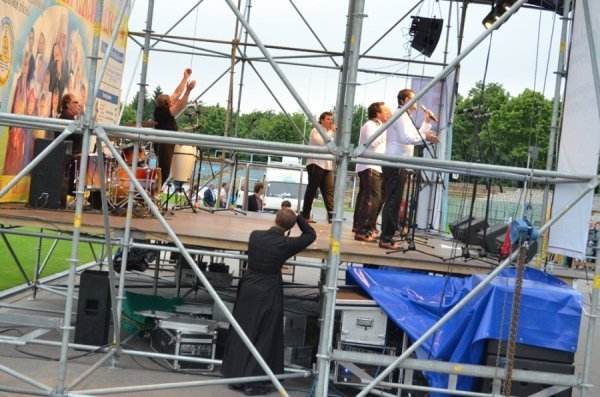 Естрадні зірки виступали в Луцьку заради дітей-сиріт. ФОТО 