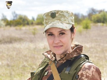 Якщо українські чоловіки бояться йти служити, замість них це роблять жінки, – військова 14-ї бригади