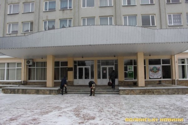 Під наглядом поліції в обласній дитячій лікарні опечатали приміщення