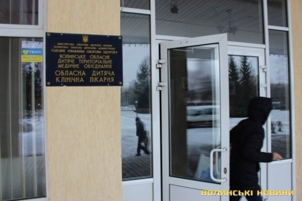 Під наглядом поліції в обласній дитячій лікарні опечатали приміщення