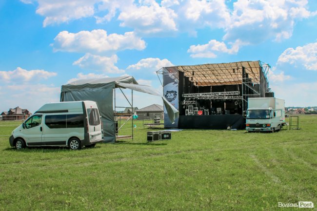 У Луцьку кипить підготовка до «Бандерштату». ФОТОРЕПОРТАЖ