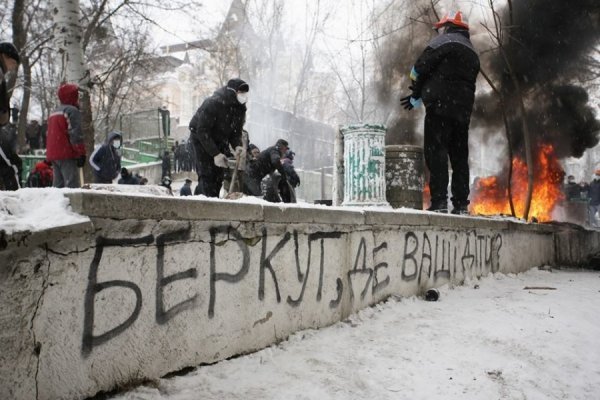 Протистояння на Грушевського: центр Києва у попелі і вогні. ФОТО