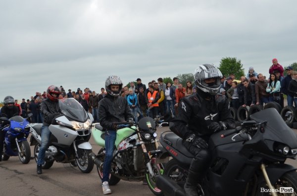 Поблизу Луцька відбулись показові заїзди мотоциклістів. ФОТО