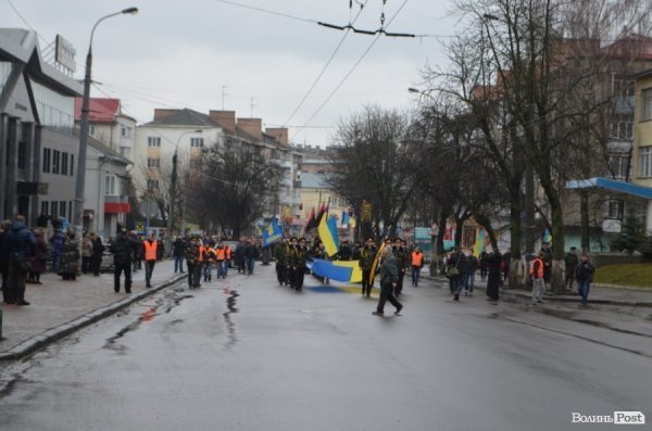«Герої не вмирають!», – у Луцьку провели в останню путь майданівця. ФОТО. ВІДЕО