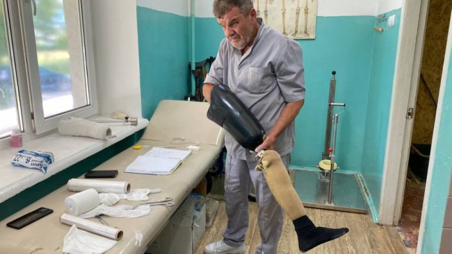 Технік-протезист Василь Остапчук.