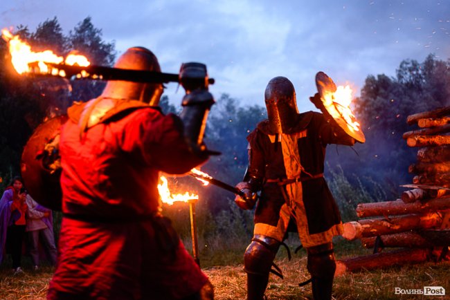 Затишний «Бандерштат»: перший день фестивалю закінчився акустичною ватрою. ФОТО