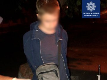 У центрі Луцька двоє молодиків вночі проникли до велокав’ярні