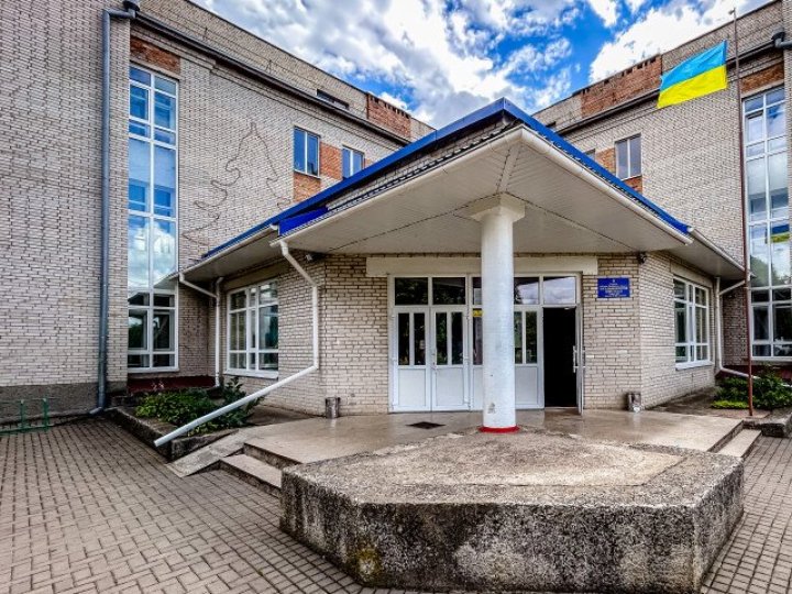 Заходи безпеки: у двох луцьких школах встановили металодетектори