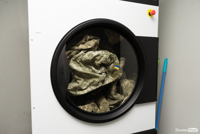 Чому брудну куртку, пальто чи пуховик варто віддати до екопральні і як це зробити у Луцьку*