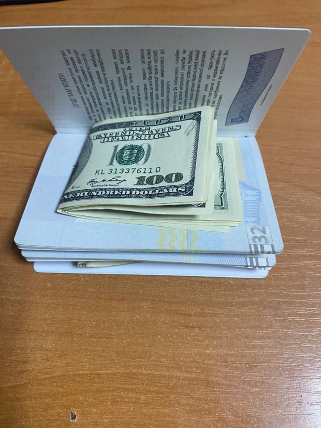 На Волині чоловік за 1000 доларів намагався підкупити прикордонника, щоб виїхати з України