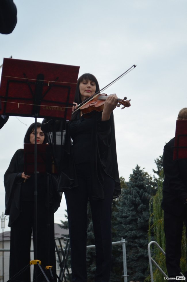 «Симфонія мого міста»: у центрі Луцька грали камерну музику. ФОТО