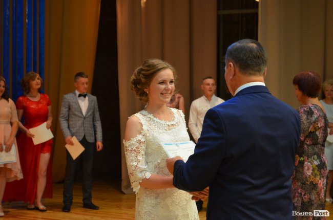 «Ви наша надія»: у луцькому педколеджі – випускний. ФОТО