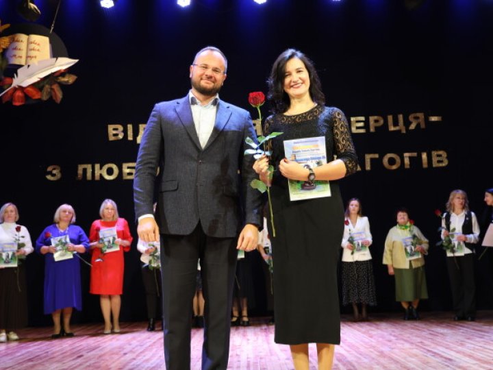 У Луцькій громаді відзначили преміями 80 вчителів. ФОТО 