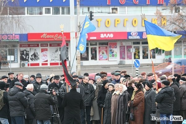 У Луцьку в день народження Бандери співали, молилися і говорили про модернізованих ворогів. ФОТО