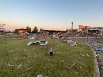 Уламок знайшли за кілометр: як на Рівненщині обстежують пошкоджені об’єкти від авіаудару РФ