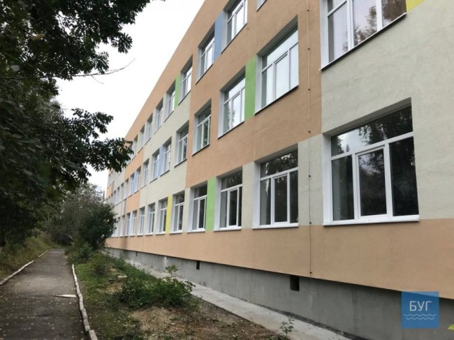 Побили вікно: у Нововолинську ледве не пограбували школу