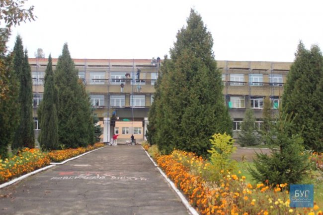 Побили вікно: у Нововолинську ледве не пограбували школу