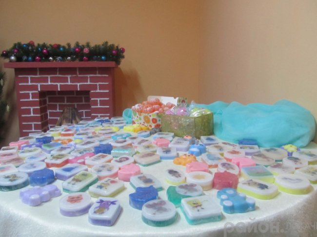 Волинянка варить та продає оригінальне мило