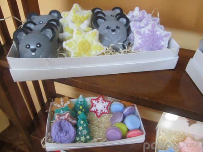 Волинянка варить та продає оригінальне мило