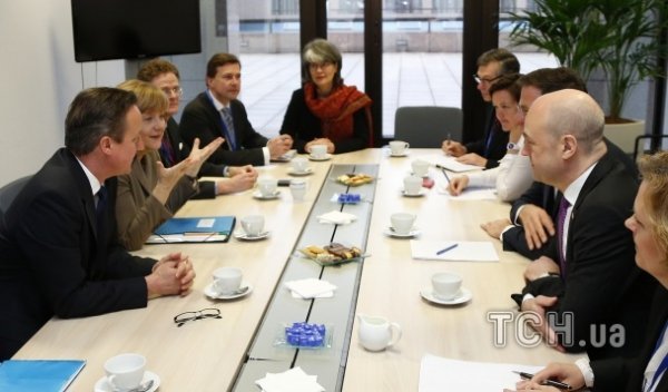 Як Яценюк підписував «політичну» угоду з ЄС. ФОТО