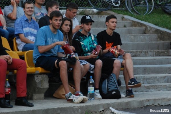 У Луцьку відкрили сезон нічного кіно просто неба. ФОТО