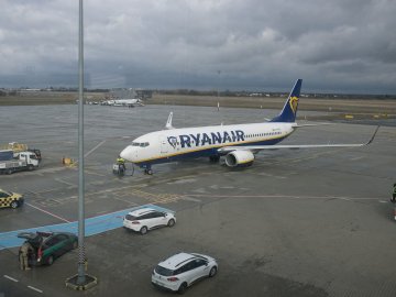 Скандал в аеропорту у Польщі: на літак до Одеси не впустили понад 30 пасажирів