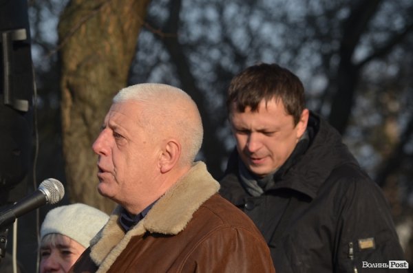 На будинку, в якому жив загиблий в АТО лучанин Віталій Махновець, відкрили пам’ятну дошку.ФОТО