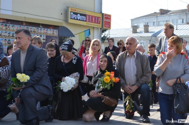 «Був сміливим, добрим і завжди допомагав»: у Луцьку попрощалися з Героєм Юрієм Лавренчуком. ФОТОРЕПОРТАЖ