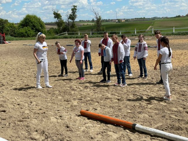 Вперше в Україні у змаганнях з кінного спорту взяли участь «сонячні» діти з Луцька. ФОТО