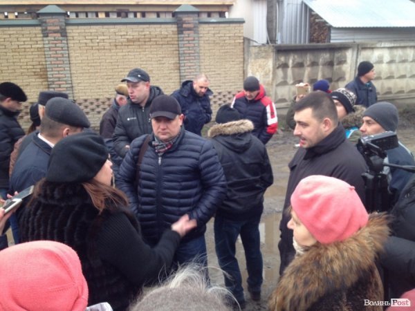 У Луцьку мешканці вулиці, де стався порив газогону, перекрили дорогу