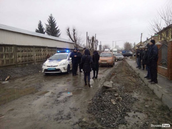 У Луцьку мешканці вулиці, де стався порив газогону, перекрили дорогу