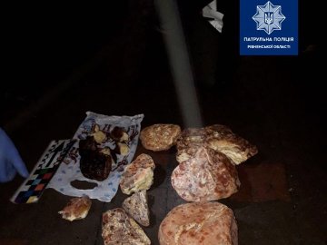 Лучанина з бурштином затримали на Рівненщині
