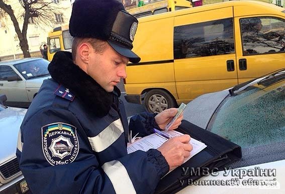 Інспектори ДАІ провели профілактичний рейд поблизу гімназії №4. ФОТО