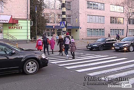 Інспектори ДАІ провели профілактичний рейд поблизу гімназії №4. ФОТО