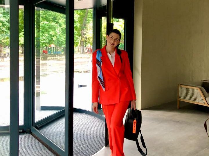 Колишня волинська журналістка стала стюардесою 