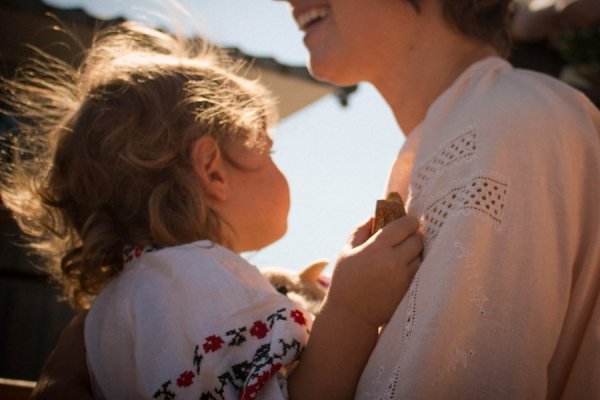 Лучанин з друзями змайстрував козацький човен і прокатався ним по Дніпрі. ФОТО