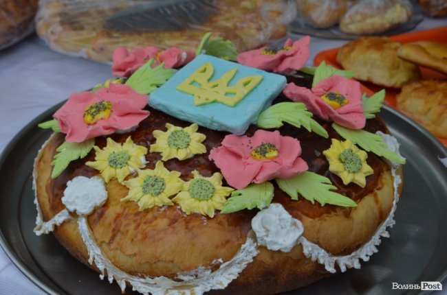 Від мініатюрних тістечок до величезних гойдалок: у центрі Луцька – свято професійної освіти. ФОТО