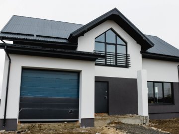 Під Луцьком продають стильний двоповерховий котедж. ФОТО*