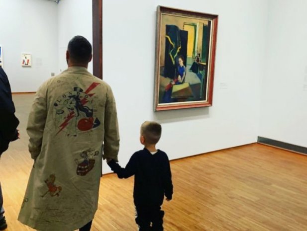 Лучанин MONATIK показав рідкісні світлини прогулянки із синами