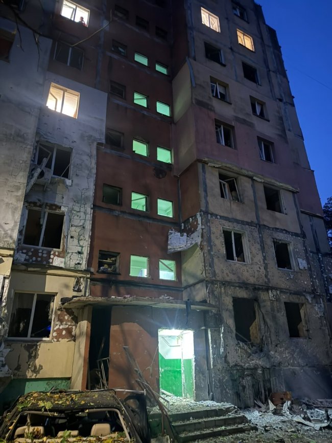 У Рівному від російського удару постраждала багатоповерхівка