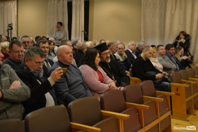 Томос, селфі та колядки: Петро Порошенко на Волині. ФОТОРЕПОРТАЖ