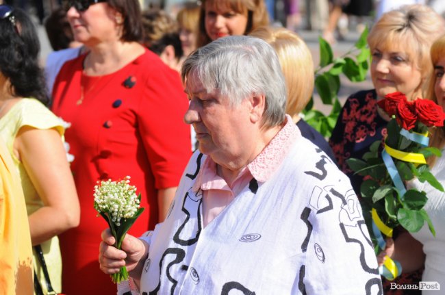 З маками і трояндами: у Луцьку відзначили річницю перемоги над нацизмом. ФОТО