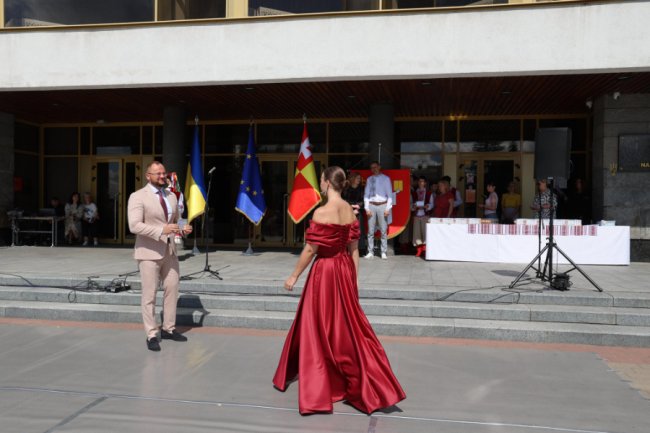 Найуспішніші та найстаранніші: 230 випускників Луцької громади отримали  свідоцтва з відзнаками